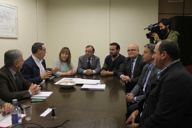 Fernando Mora asiste a la firma del acta de deslinde entre Albacete y Pozohondo (Copiar)