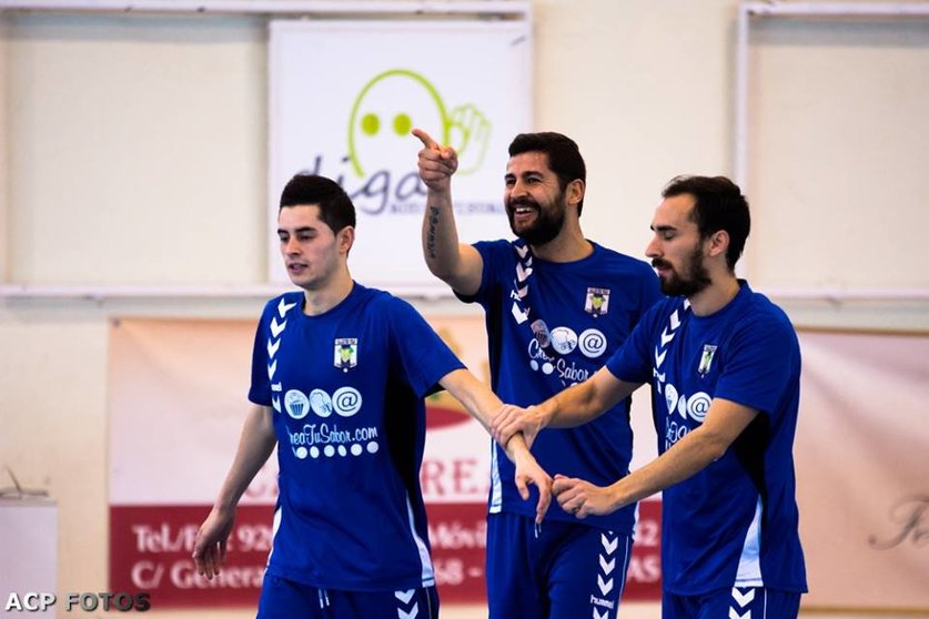 Carlos, Alfonso y Roncero celebran un gol azulón - Foto Aurelio Calatrava-ACP