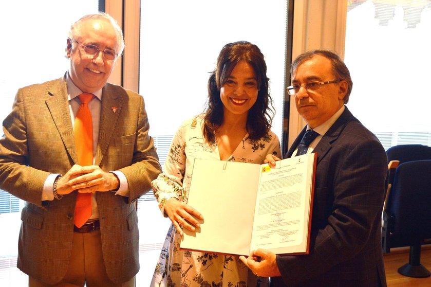 Fernando Mora y Pilar Zamora firma convenio ORVE 1