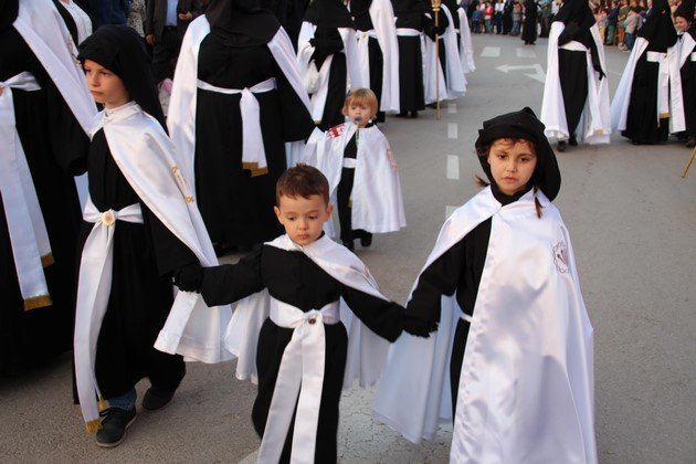 Niños nazarenos en las  procesiones (Copiar) (2)