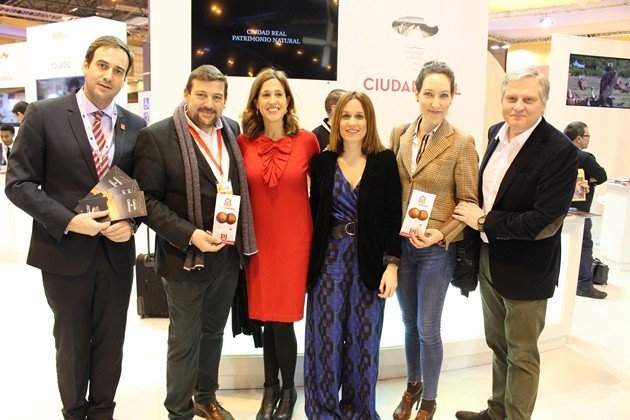 Delegación Calzada junto a directora general de Turismo, Rosa Romero, Francisco Canizares (Copiar)