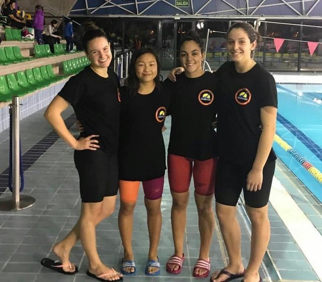Equipo femenino natación