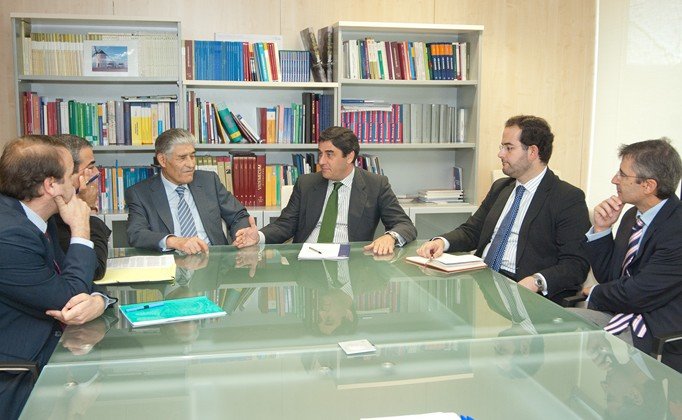 2013111011 Echániz y Luis Perales en un encuentro celebrado esta semana (Copiar)