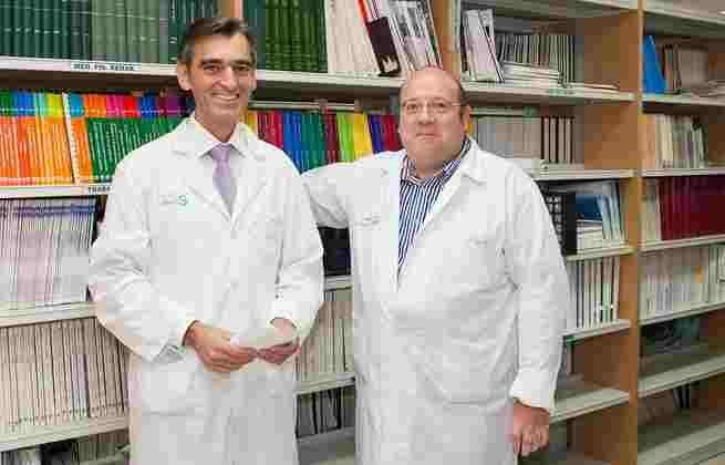 2014062116 Javier Espino y Ángel Arévalo, cirujanos plásticos del HNP (Copiar)
