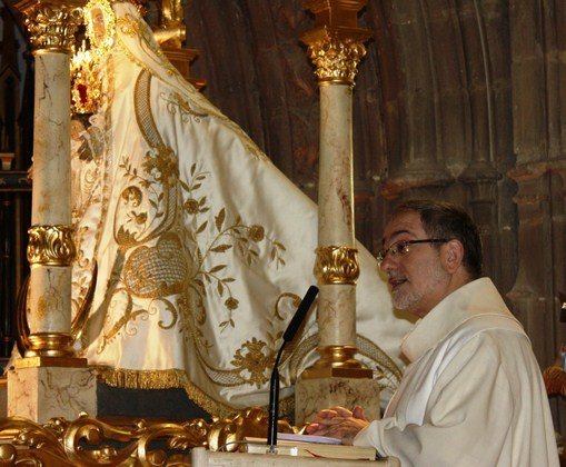 Virgen Novenario Julián Martín predicando (Copiar)