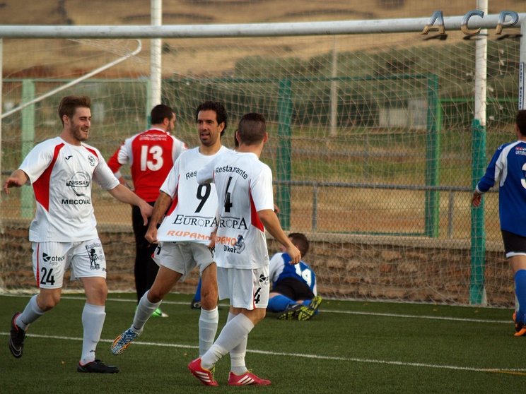 Rafa Cortés celebrando su gol
