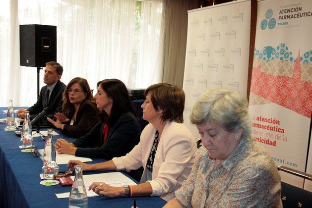 De izquierda a derecha. Julio Andrés Jacome, Mercé Martí, Ana María Rodríguez, Ana Dago y representante de Farmacéuticos Sin Fronteras