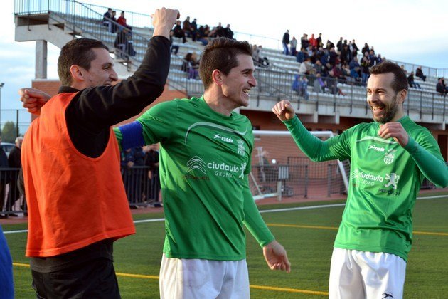 carrion 2 celebrando el gol ante CD Miguelturra (Copiar)