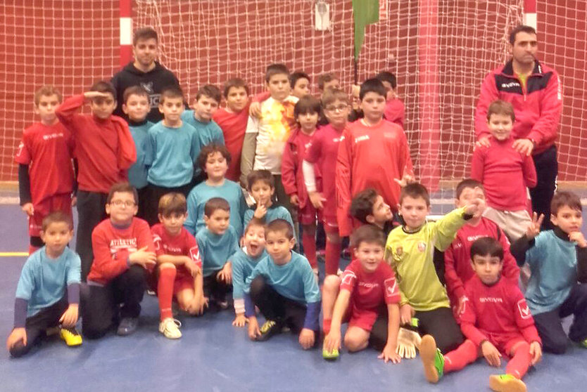 Los jóvenes jugadores del partido solidario en Aldea del Rey