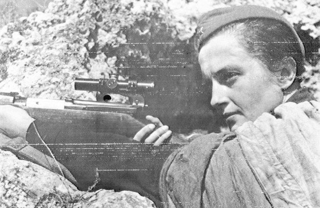 Lyudmila-Pavlichenko-sofrep-deadliest-female-sniper1_zpsaj8zubvx (Copiar)