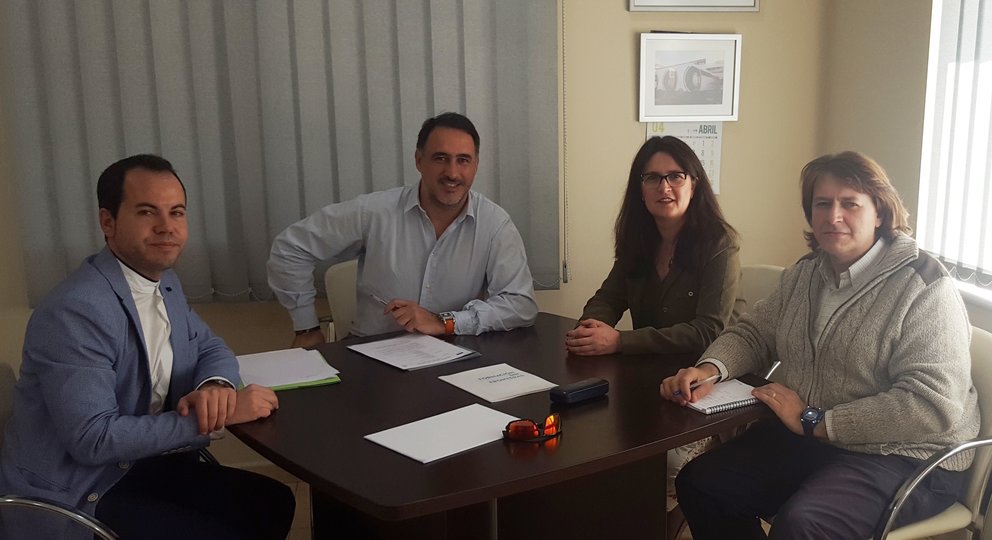 Agustin Espinosa reunion con alcalde de Herencia y empresa Tecnove