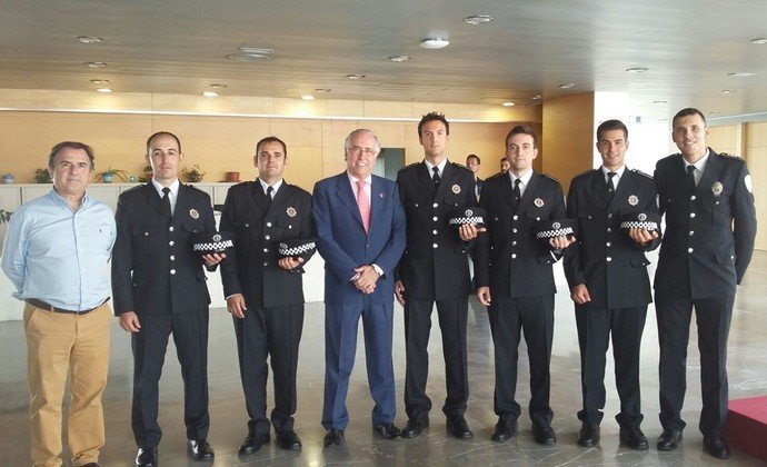 Francisco Perez Alonso con nuevos policias locales (Copiar)