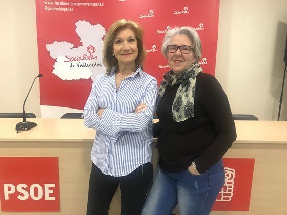 Juana de la Torre, Presidenta del PSOE de Valdepeñas y Eloísa Gómez, secretaria de Mayores (Copiar)