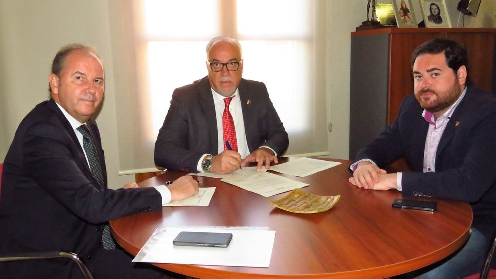 Reunión alcalde de Manzanares y Bankia