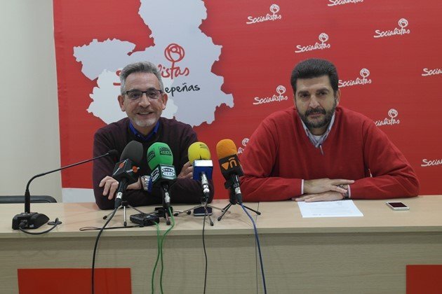 Jesús Martín (candidato alcaldía de Valdepeñas) y Manuel Martínez (secretario general del PSOE de Valdepeñas) (Copiar)