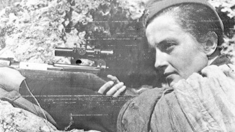 Lyudmila-Pavlichenko-sofrep-deadliest-female-sniper1_zpsaj8zubvx (Copiar)